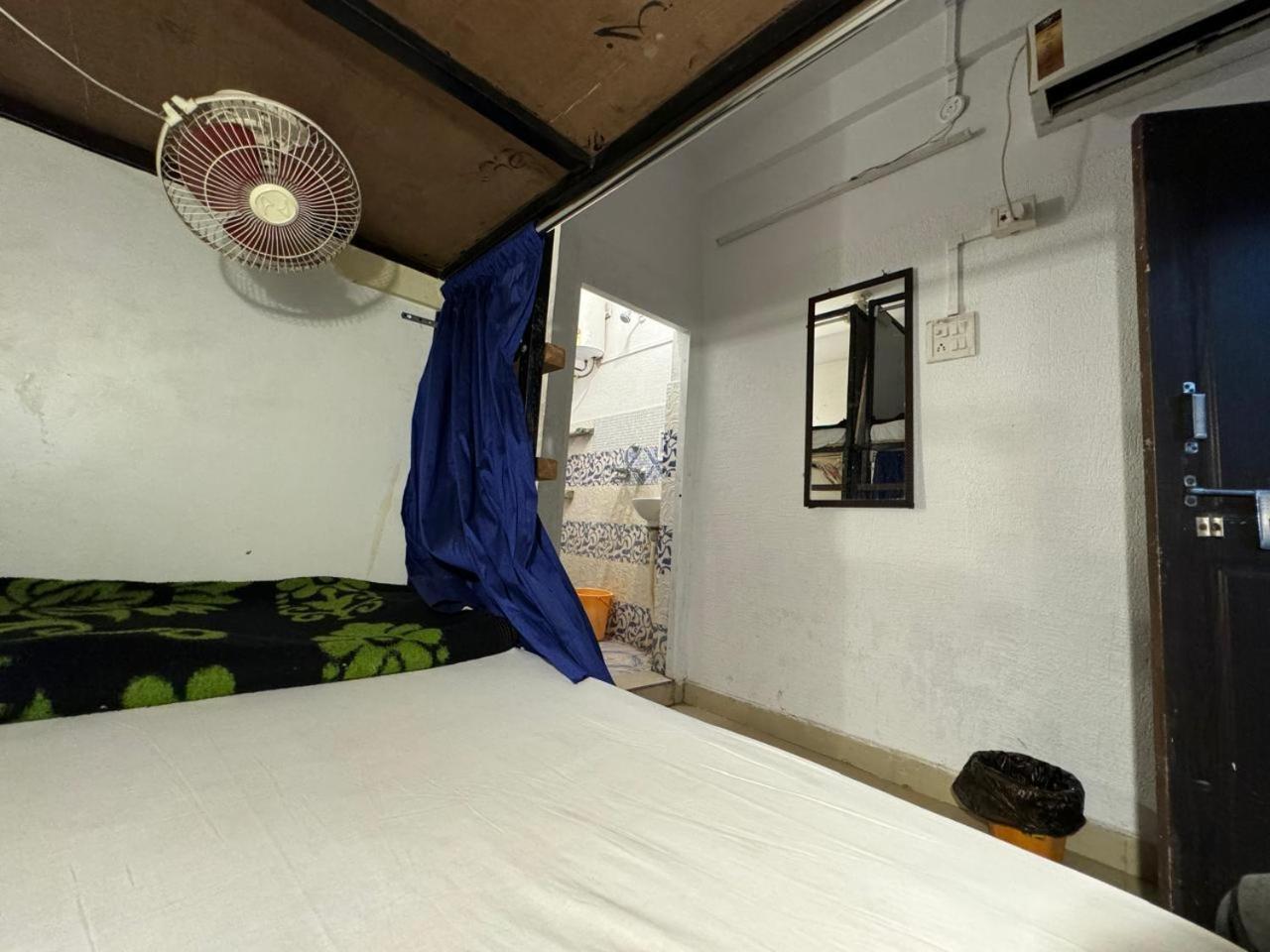 Madsquad Hostel Dorms & Rooms Varanasi Habitación foto